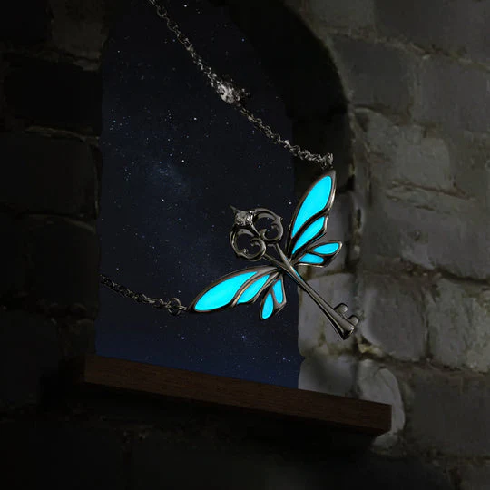 Harry Potter - Flying Keys Necklace | Glow-in-the dark Design